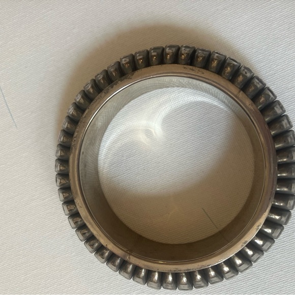 Jewelry - Vintage Silver Metallic Bangle Bracelet